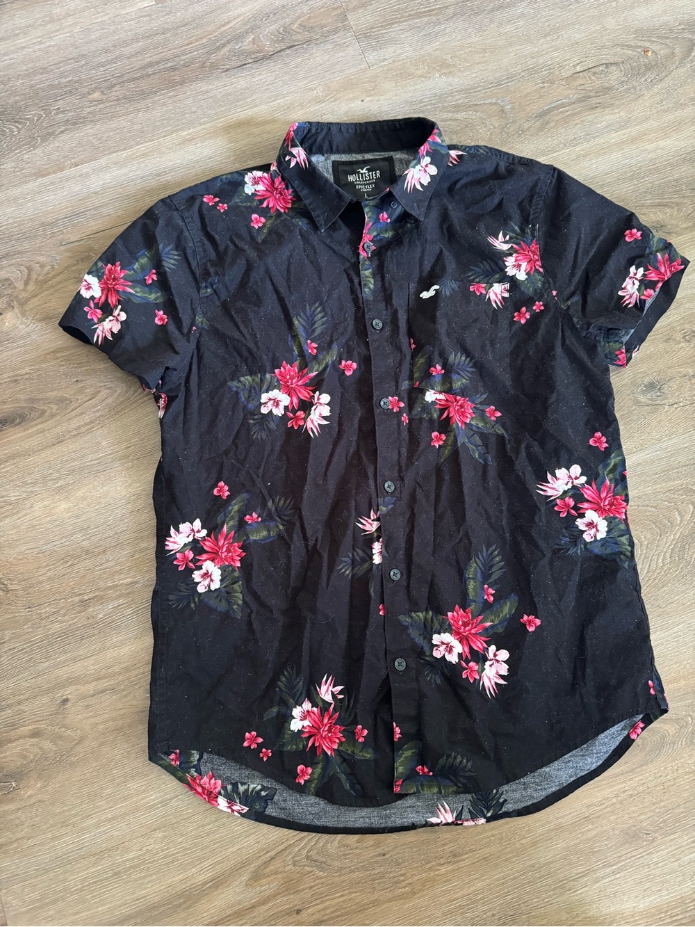 Hollister Men’s large Black Floral Short-Sleeve cotton Button-Up Shirt